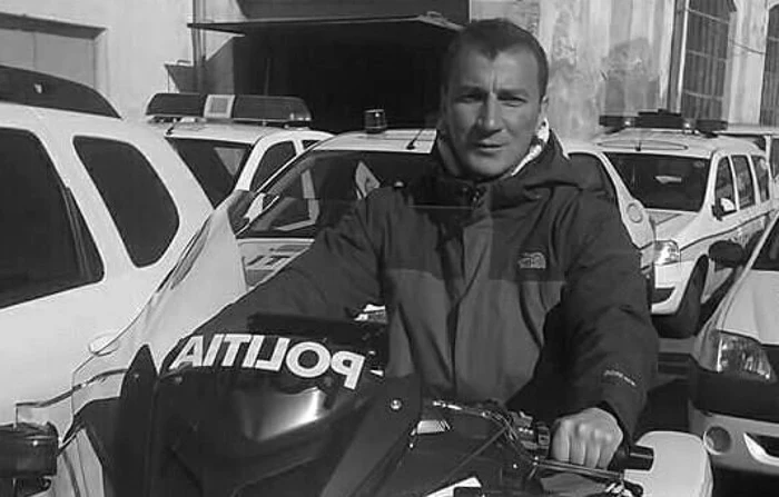 Marian Godină, agentul de Poliţie Rutieră de la Braşov, pe motocicleta de serviciu Sursa Facebook M.G.