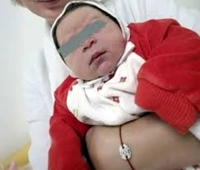 
    Două tinere din Vrancea sunt cercetate după ce și-au schimbat identitatea pentru ca una din ele, însărcinată, să-i dea bebelușul celeilaltefoto: arhivă  