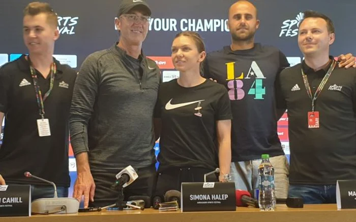 simona haleo si darren cahill