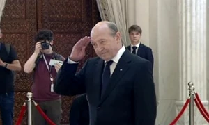 traian basescu salut ion iliescu jpg