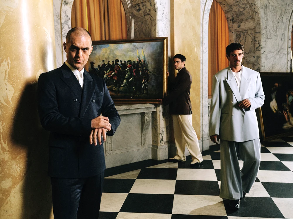 "Hoții" spanioli și oastea lui Mihai Viteazul, la Muzeul Național de Artă al României. FOTO: Netflix