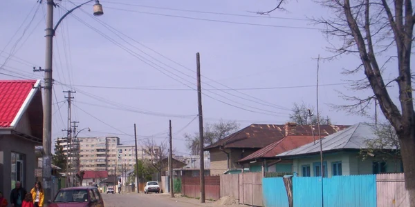 În cartierul munteni o singură stradă este asfaltată FOTO