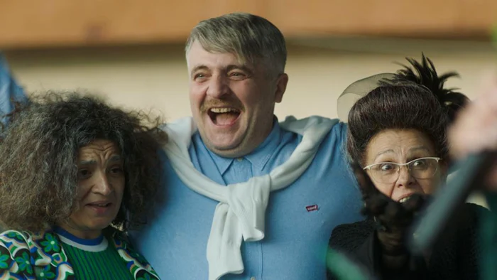 Alin Panc, alături soția din film (Ruxandra Șerban, stg.) și de mama din poveste (Gabriela Popescu)