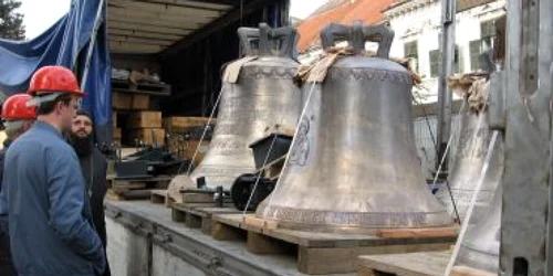 Bistrita: Clopotele Bisericii Evanghelice au ajuns la Bistriţa