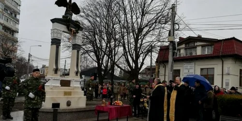 Ceremonie la monumentul Eroilor Galaţiului FOTO C Crângan