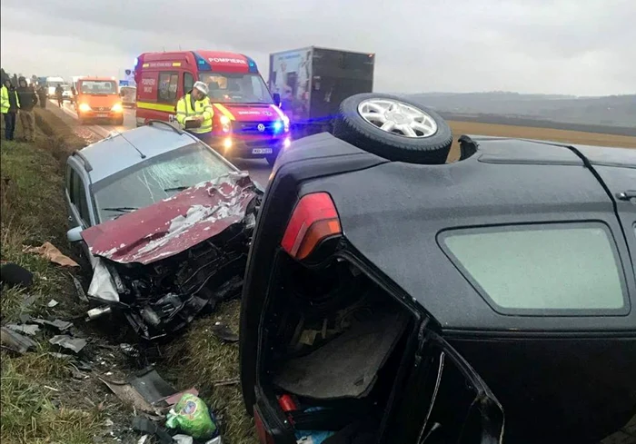 Un şofer a murit după o depăşire nereuşită. FOTO ISU Suceava