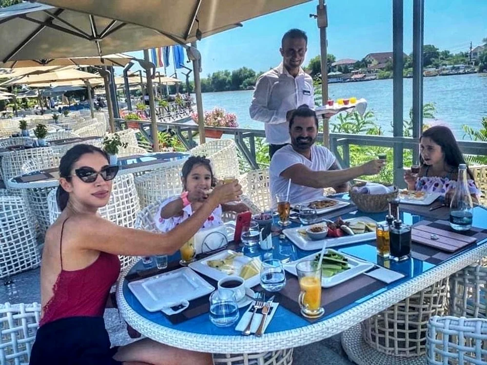 
    Pepe și fetele lui se bucură de vacanțăfoto: Facebook  