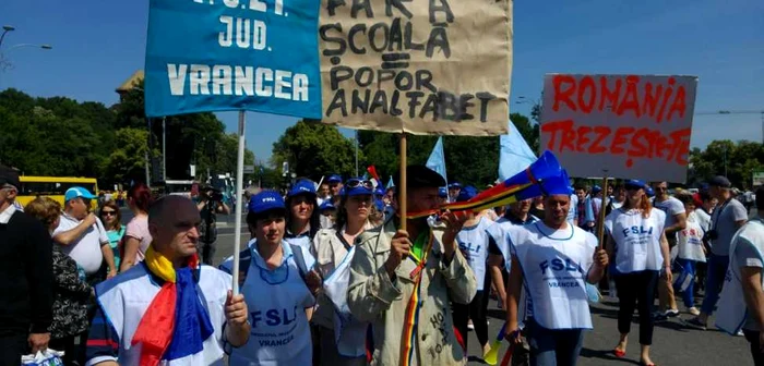 Profesorii din Vrancea au renun'at la protest