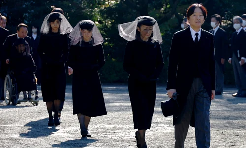 Prințul Akishino, Prințesa Kiko, Prințesa Aiko și Prințesa Kako la înmormântarea Prințesei Yuriko   profimedia 0938937932 jpg