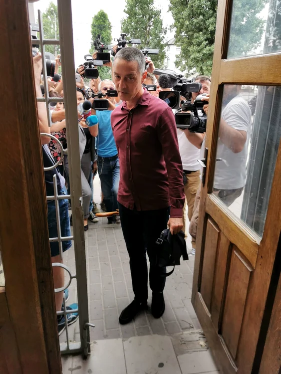 Mihai, fratele lui Radu Mazăre, îi este martor la cununie