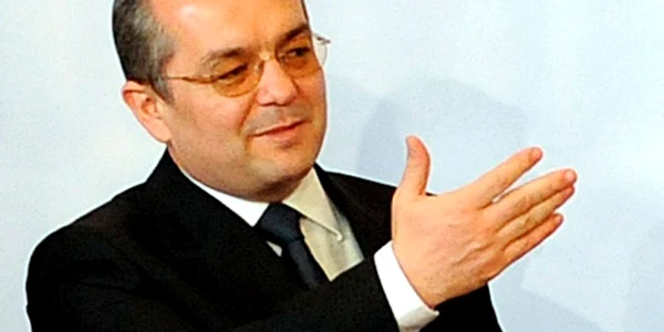 Boc le taie miniştrilor 20% din salarii