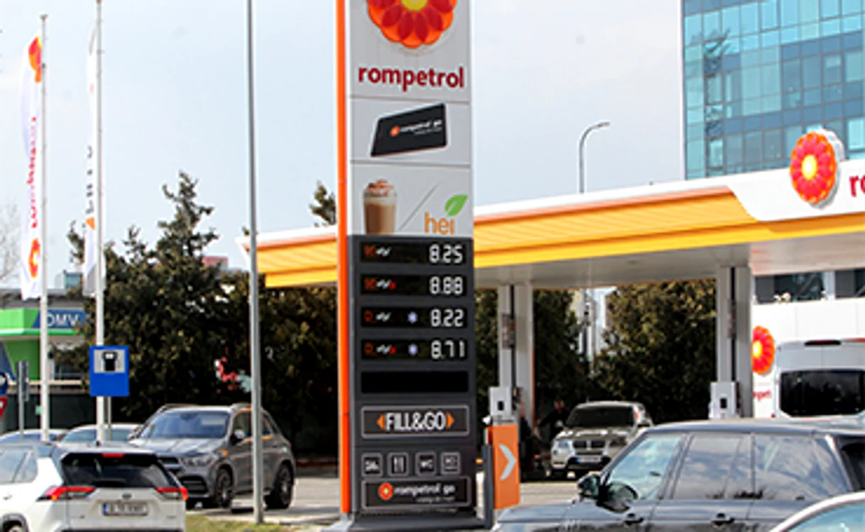 Ieri, la  Rompetrol benzina costa 8,25 lei litrul, iar motorina 8,22 lei litrul. foto: Blitz