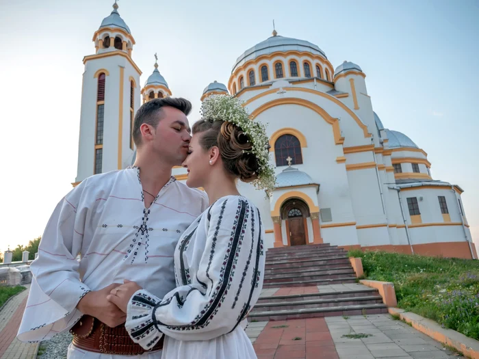 Claudia si Dumitru Stroie s-au cunoscut la Mănăstirea Găbud (județul Mureș)
