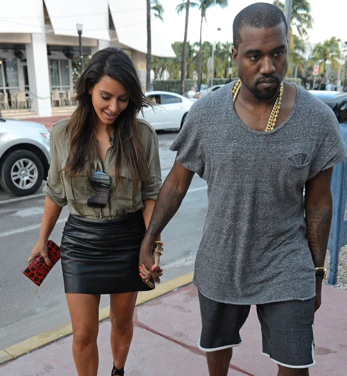 
    Kanye West si Kim  
