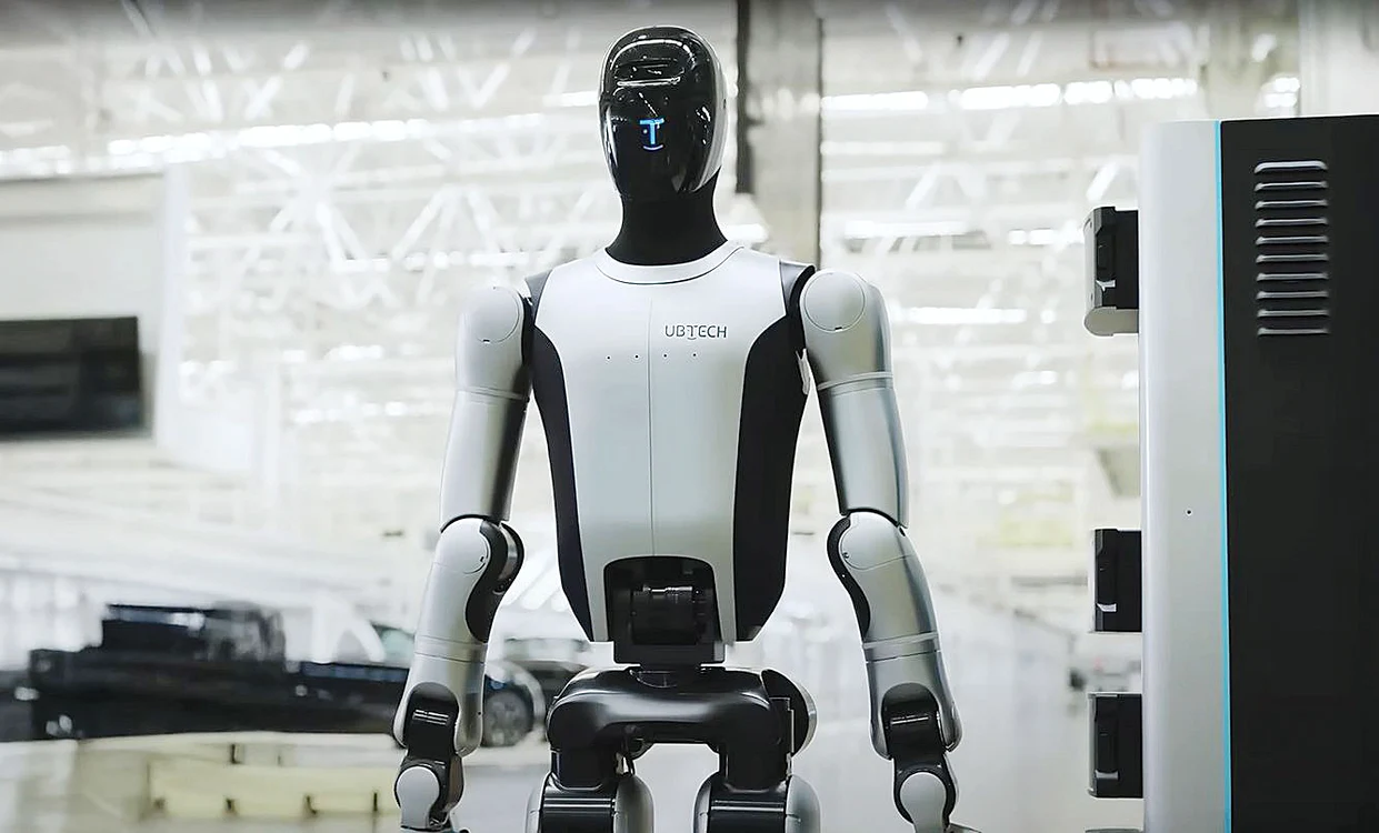 Walker S2  este un robot  umanoid  revoluţionar. SURSĂ FOTO: CAPTURI VIDEO