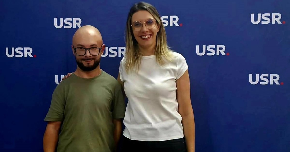 Un tânăr care a supraviețuit cancerului, ironizat după ce a publicat o fotografie alături de Diana Buzoianu. Reacția ministrului
