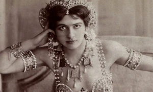 25 iulie: Mata Hari este găsită vinovată de spionaj în favoarea Germaniei jpeg