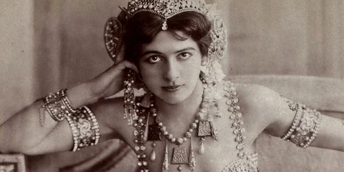 25 iulie: Mata Hari este găsită vinovată de spionaj în favoarea Germaniei jpeg