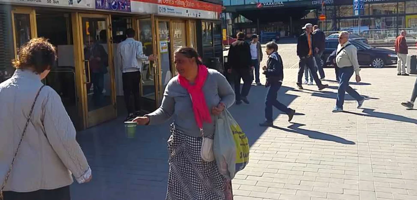 Cerşetorii români au luat cu asalt capitala Finlandei. Foto: Mircea Barbu