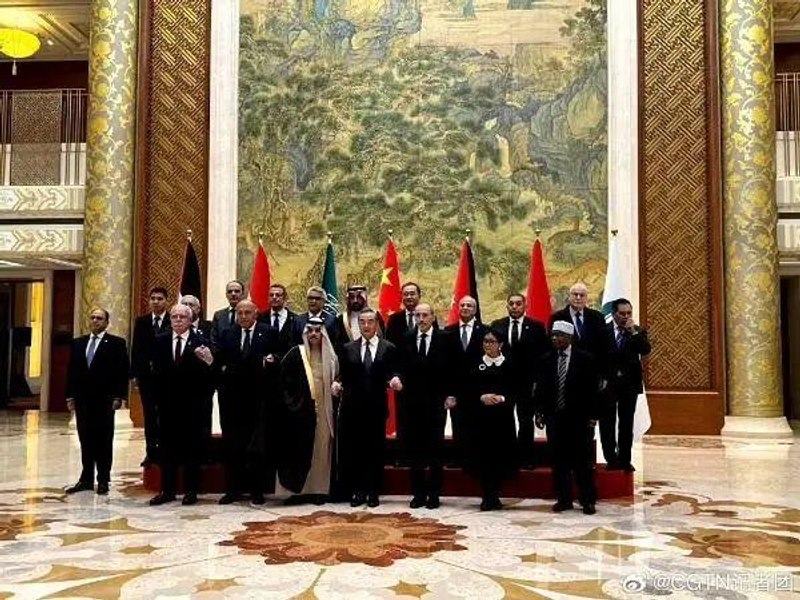 Miniștrii de externe ai țărilor arabe și islamice au format o delegație pentru a media conflictul israeliano-palestinian. China a fost prima oprire