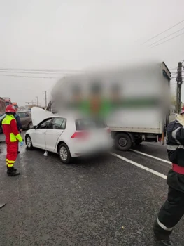 Accident pe DN 64 Râureni - Râmnicu Vâlcea cu Super Furnicuţele Foto Adevărul