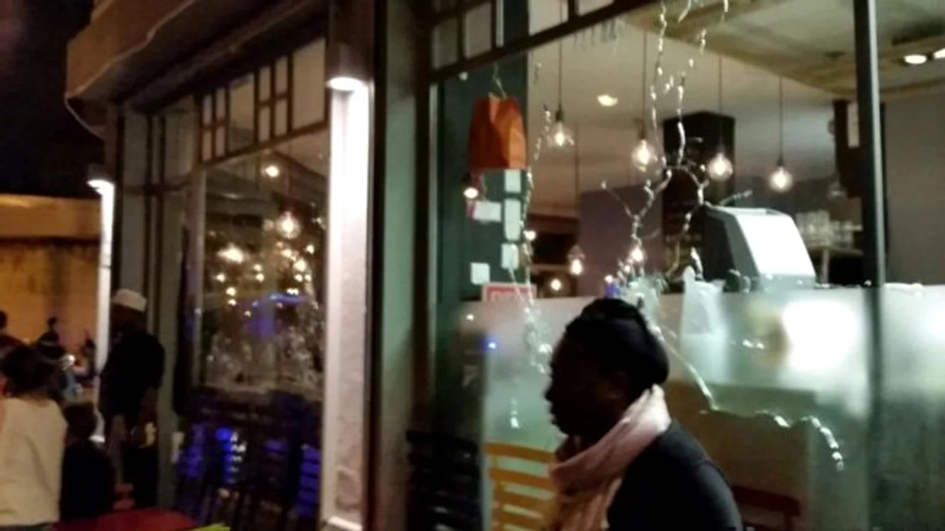 O ploaie de gloanţe s-a abătut asupra restaurantului "Le Petit Cambodge" din Paris