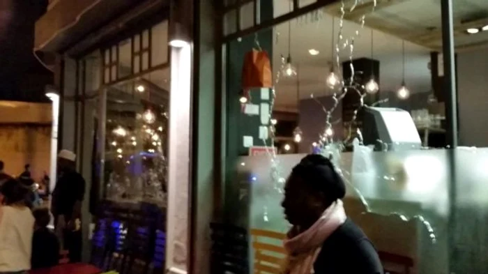 O ploaie de gloanţe s-a abătut asupra restaurantului "Le Petit Cambodge" din Paris