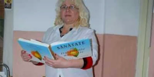 Mariana-Violeta Mirică are grijă de bătrânii de la cămin