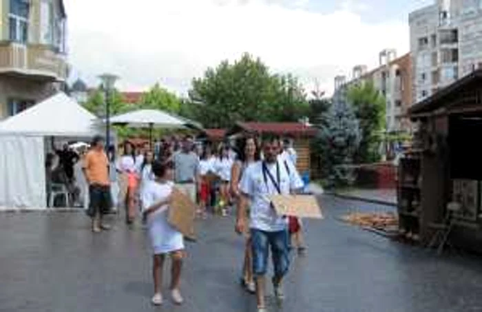 «Îmbrățișări gratuite», ofertă specială de Ziua Tineretului