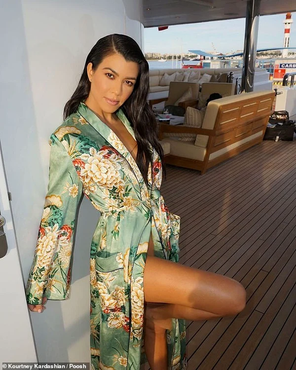 4 kourtney kardashian main jpg jpeg