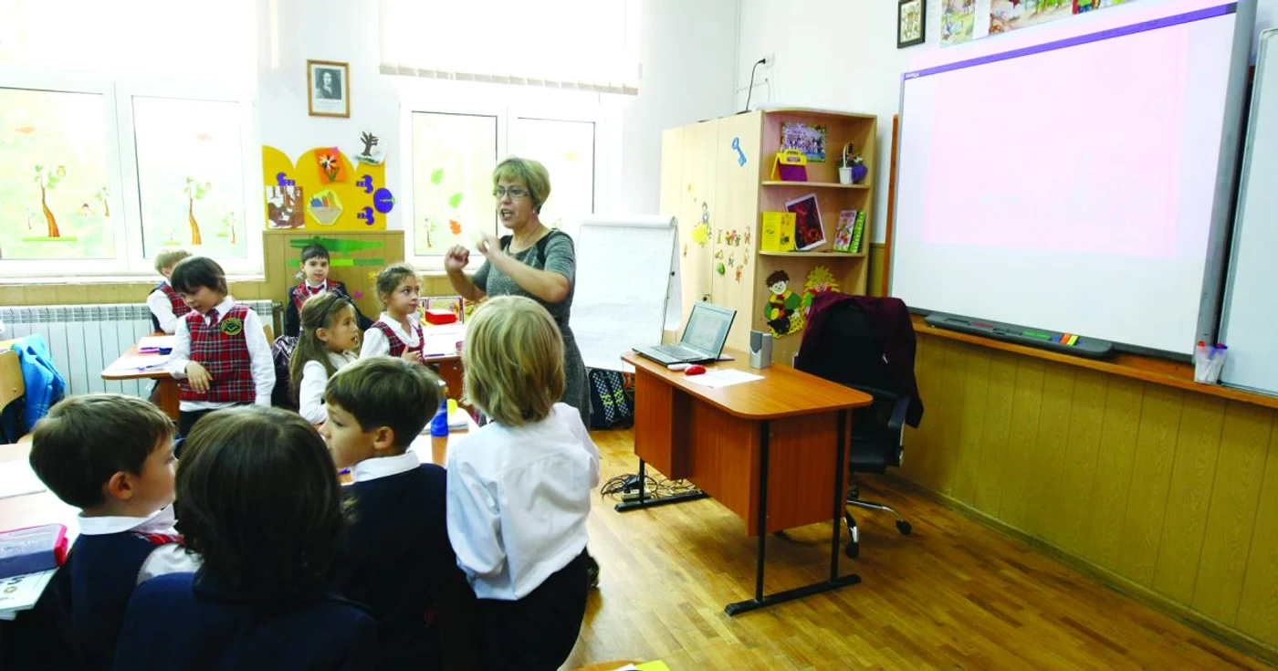 Primele manuale digitale din România utilizate pe scară largă, introduse la clasele I şi a II-a, din acest an       FOTO: Adevărul / Marian Iliescu