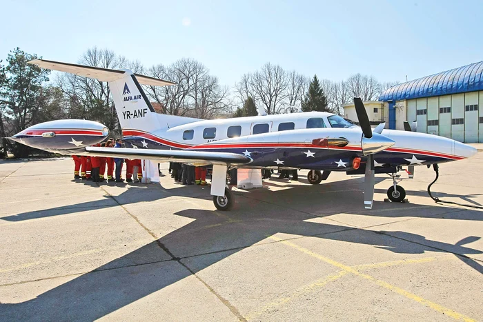 
    Avionul medical, pus la dispoziţie de MAI, este echipat cu aparatură de Terapie intensivă  