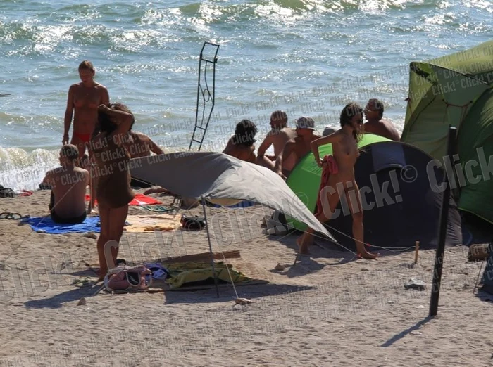 Nudiştii au profitat la maximum de vremea bună din această perioadă, la Vama Veche.