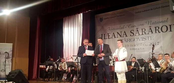 Pe 25 septembrie 1936 s-a născut Ileana Sărăroiu, cea care avea să rămână, alături de Maria Lătăreţu, Maria Tănase şi Ioana Radu, în galeria selectă a marilor interprete de muzică populară românească.