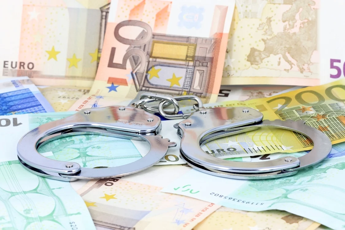 Evaziune furt euro catuse FOTO Shutterstock