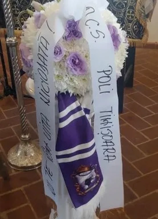 
    Ionuț Popa, omagiat cu coroane sub formă de mingi de fotbalfoto: sportarad.ro  