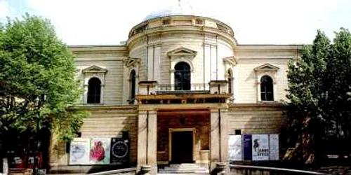 Avanpremiera va începe la ora 19.00