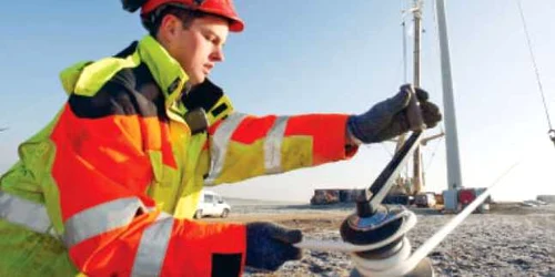 Preţul energiei eoliene este de trei ori mai mare decât cel al electricităţii clasice din cauza certificatelor verzi  