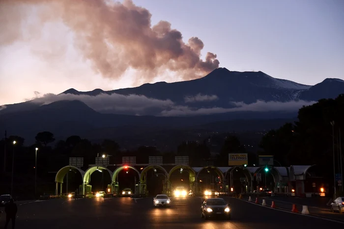Erupție a vulcanului Etna FOTO arhivă Adevărul