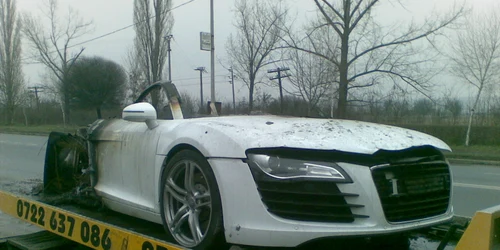 Audi R8 făcut scrum