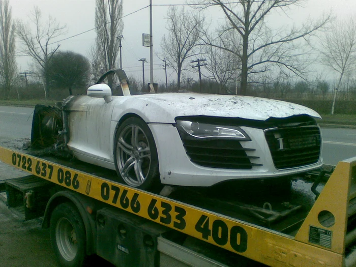 Audi R8 făcut scrum