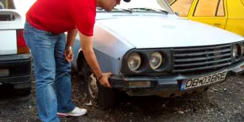 Târgovişte: Şoferii îşi păstrează rablele în timpul crizei