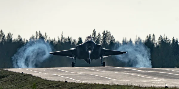 Două aeronave ale forțelor aeriene americane au aterizat pe o autostradă din Finlanda FOTO @HQUSAFEAFAF / X