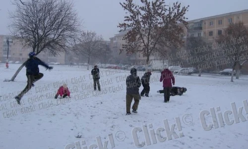 Iarna în România, coşmarul şoferilor, bucuria copiilor  jpeg