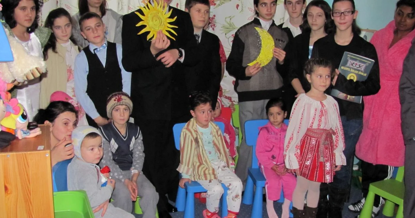 Copiii au fost bucuroşi de darurile primite