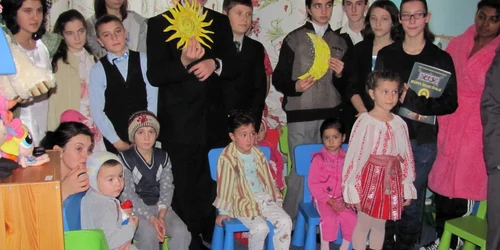 Copiii au fost bucuroşi de darurile primite