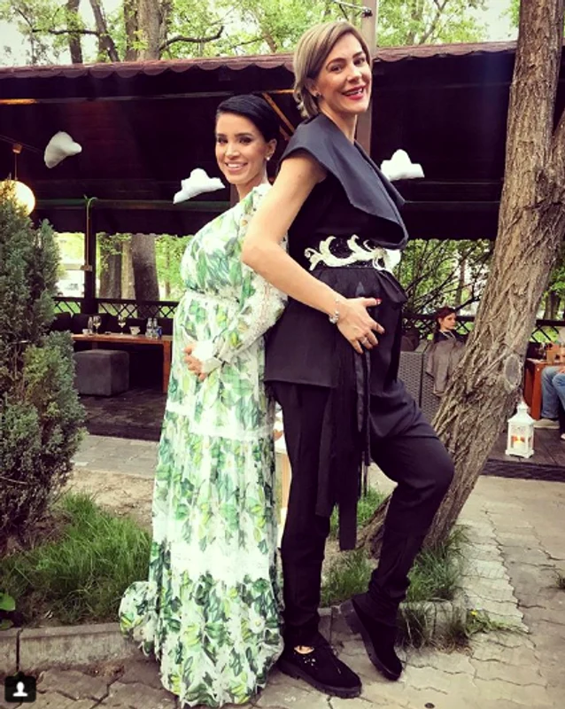 adelina pestritu si roxana ciuhulescu png