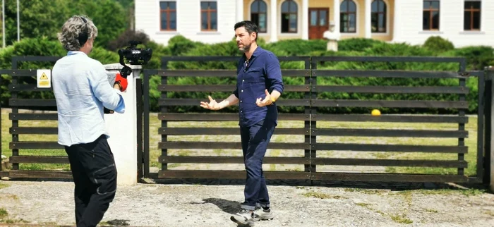 Deși locuiește deocamdată la bloc, Alex Dima nu se bucură din plin de acest aspect pentru că visează ca la un moment dat să respire aerul curat de la țară