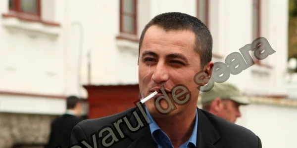 Cioacă s-a relaxat cu o ţigară Foto: Stelian Grăjdan