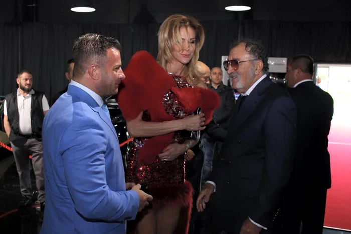 Roxana Ciuhulescu, Ion Ţiriac şi Gabriel Toncean, preşedintele Federaţiei Române de Culturism şi Fitness